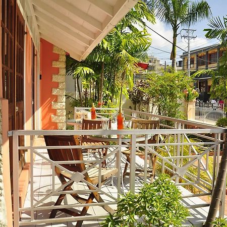 ホテルイン アット 87 Port of Spain エクステリア 写真
